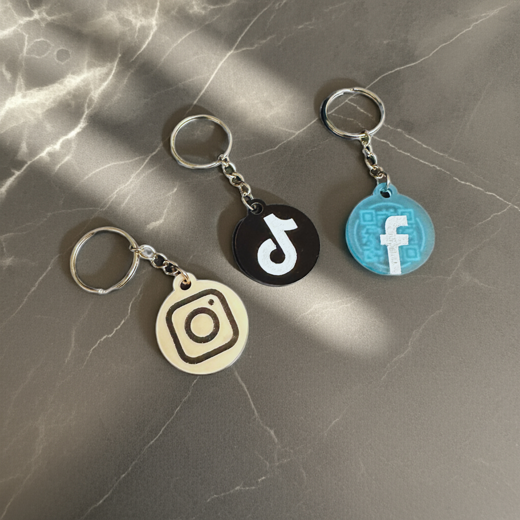 Individualisierbarer Schlüsselanhänger mit QR Code - Keychain für Social Media - Cryo Signs
